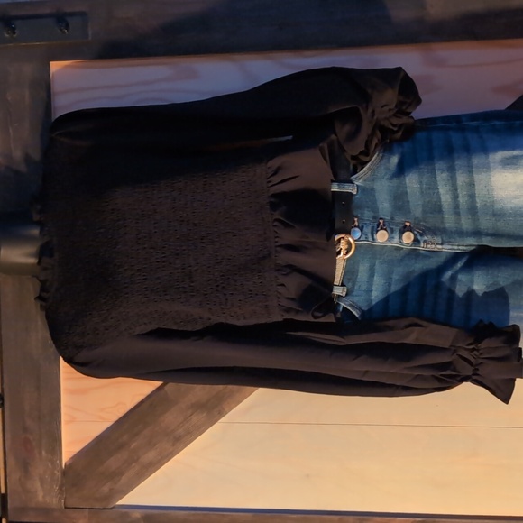 Black ruffled blouse NWOT - Picture 1 of 4